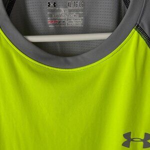 Under Armour fitted mens running top